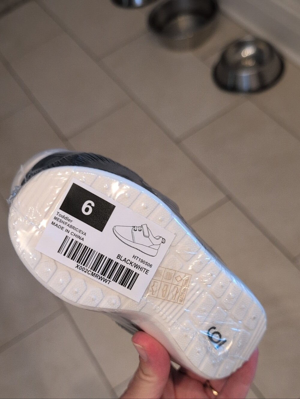 Kids Black/White Toddler Sneakers Size 6